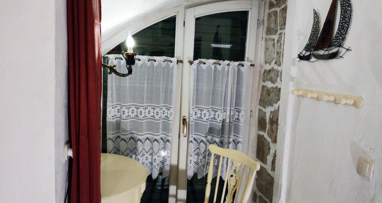 Apartment Alena With Terrace And Garden Center Jelsa Єлса Екстер'єр фото